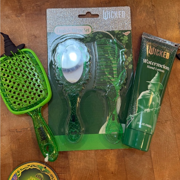 Wicked Green Hair Brush & Mirror Comb Combo with Watermelon Hand Lotion NEW - Picture 10 of 10